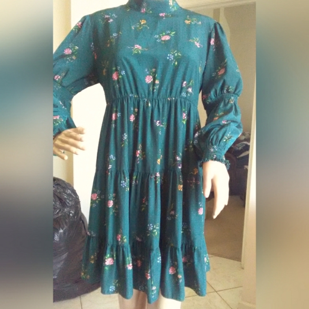 BNWOT ZARA DRESS GREEN W/ MULTI-COLOR FLOWERS SZ. LG. LAYERED 3/4 SLEEVE BEAUTY